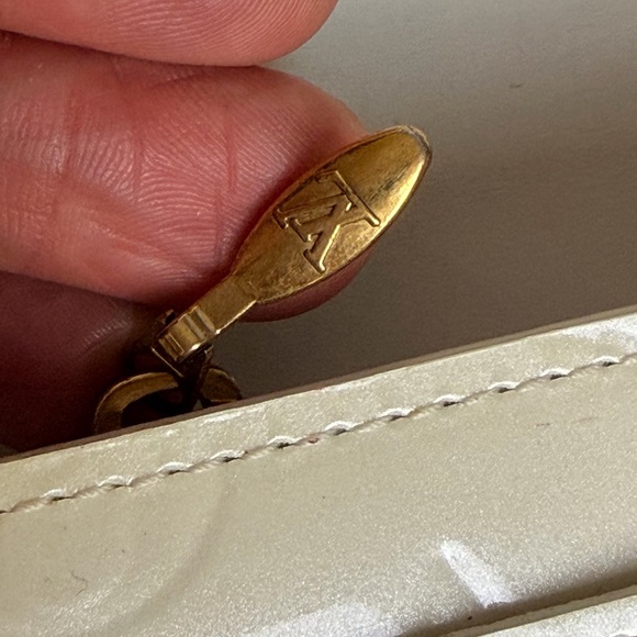 Louis Vuitton Ivory Vernis Sarah Wallet - Picture 14 of 16